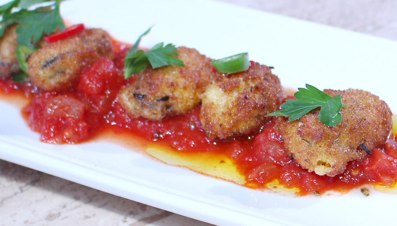 Choritos Apanados Con Salsa De Tomate Picante
